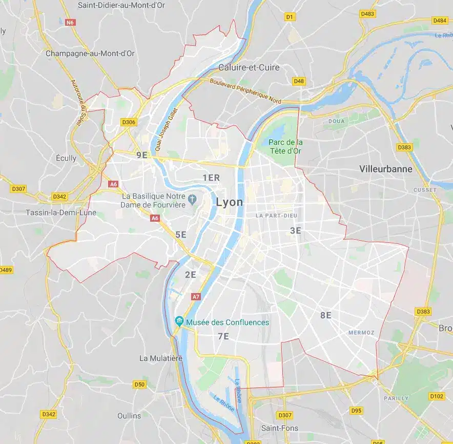 Carte de Lyon, France, divisée en arrondissements (1ER, 2E, 3E, etc.). On voit également les noms des communes environnantes comme Villeurbanne, Écully.